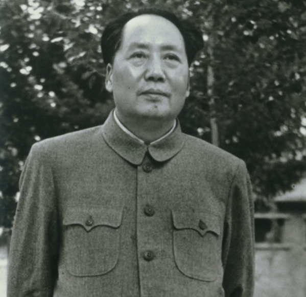 毛主席宴請末代皇帝溥儀吃飯，席間詢問他：你們御膳房的飯好吃嗎