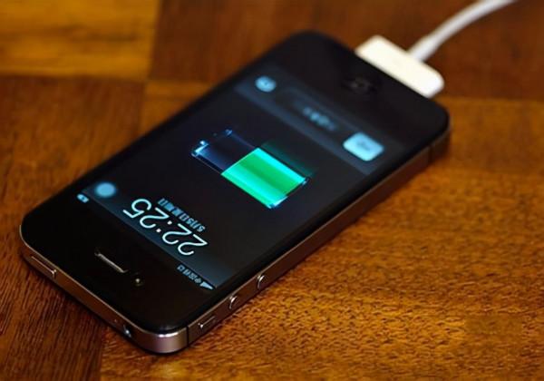 湊數鏡頭排第一！網友認為最爛最醜的手機設計排名，你擔心的都有