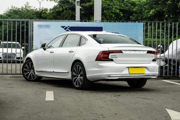 沃爾沃終於豁出去了,S90新能源一口氣就跌13萬,油耗低至1.8L 沃爾沃終於豁出去了,S90新能源一口氣就跌13萬,油耗低至1.8L