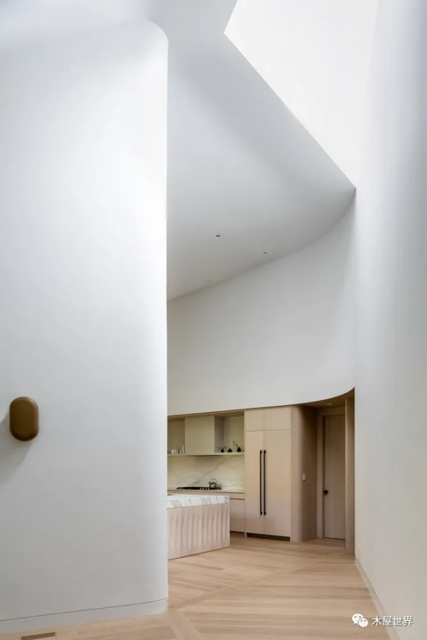 六方屋，流線型屋頂的現代穀倉式住宅