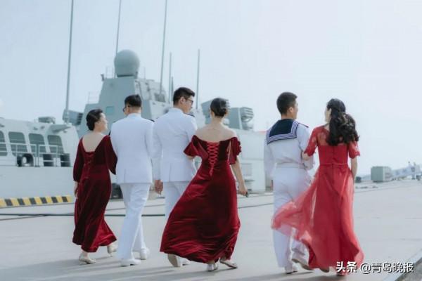 戰艦上的集體婚禮，超硬核！超甜蜜