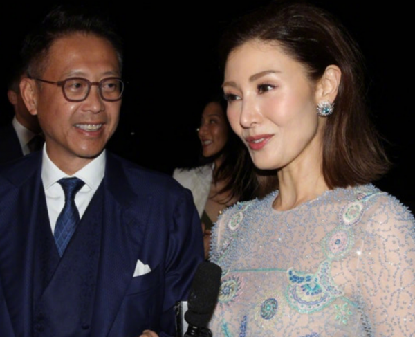 51歲李嘉欣透露ICU搶救48小時，網友：臉腫成熊黛林