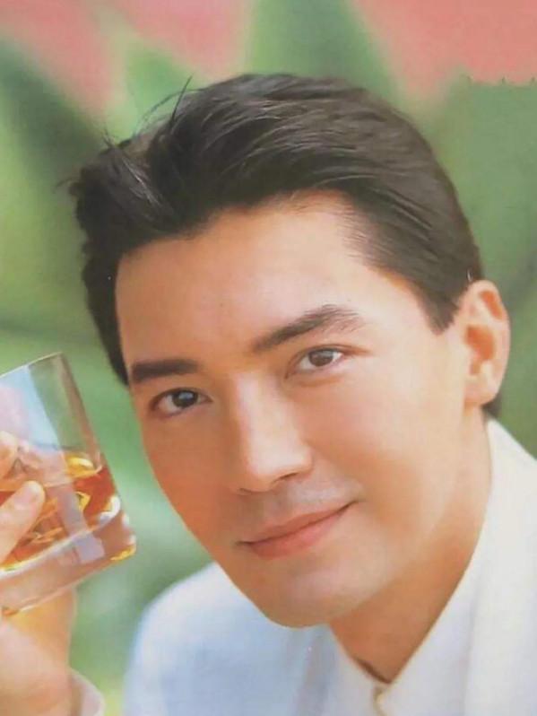 不老男神 劉德華帥還是演員尊龍帥呢 你覺得呢