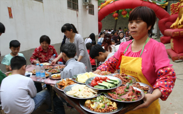 農村婚宴怪象：越來越多的賓客只隨禮，不吃飯，這是怎麼回事？