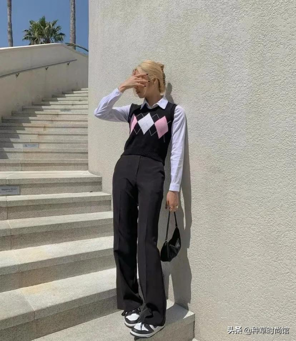 今年秋天“馬蹄褲”火了!比奶奶褲顯瘦,比闊腿褲洋氣 今年秋天“馬蹄褲”火了!比奶奶褲顯瘦,比闊腿褲洋氣