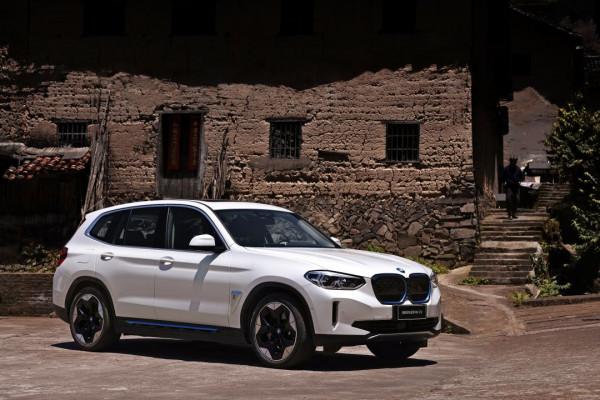 續航500km,降價7萬後的寶馬iX3 VS Model Y,你選誰? 續航500km,降價7萬後的寶馬iX3 VS Model Y,你選誰?