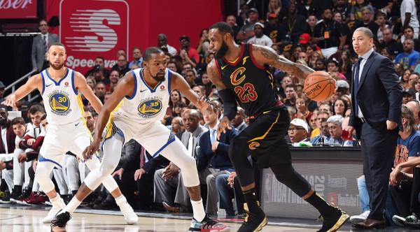 NBA新規觸發“諸神黃昏”——聯盟終於開始向“偽巨星”們開刀了 NBA新規觸發“諸神黃昏”——聯盟終於開始向“偽巨星”們開刀了