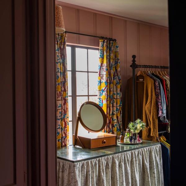 沒有一面白牆的家，復古鮮豔色彩賦予無窮魅力，開啟感受美的雷達