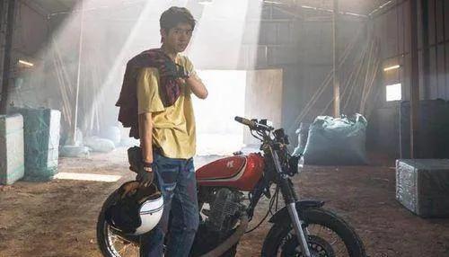 《四海》為什麼口碑崩盤了？年輕人開始不買單韓寒的電影了嗎？