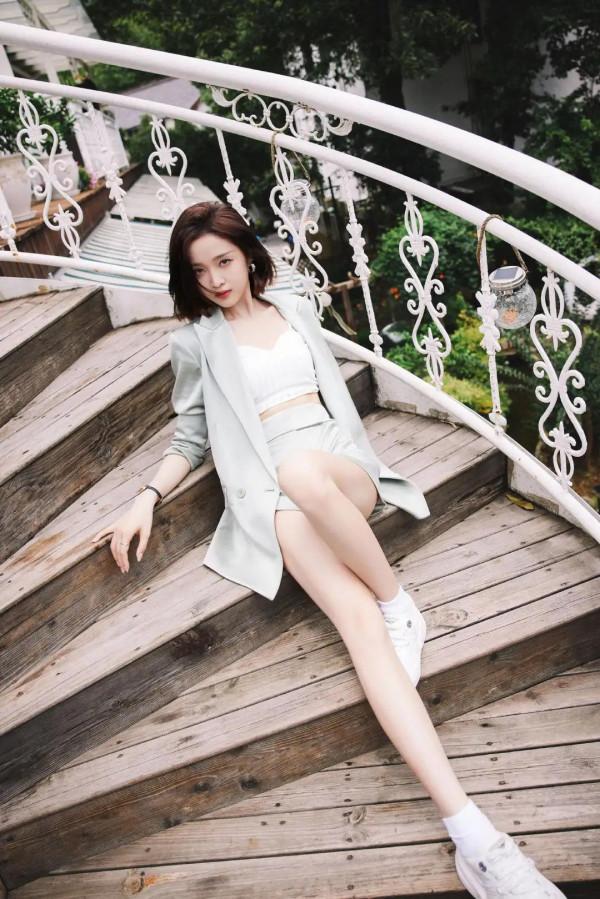 吳宣儀高畫質桌布