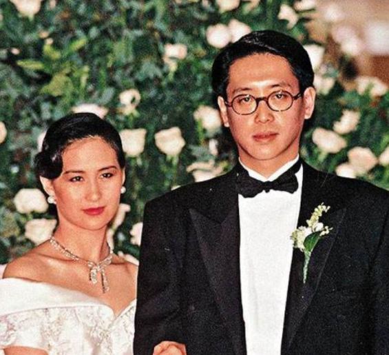 宮鬥20年，誰打碎了李嘉欣的豪門夢？