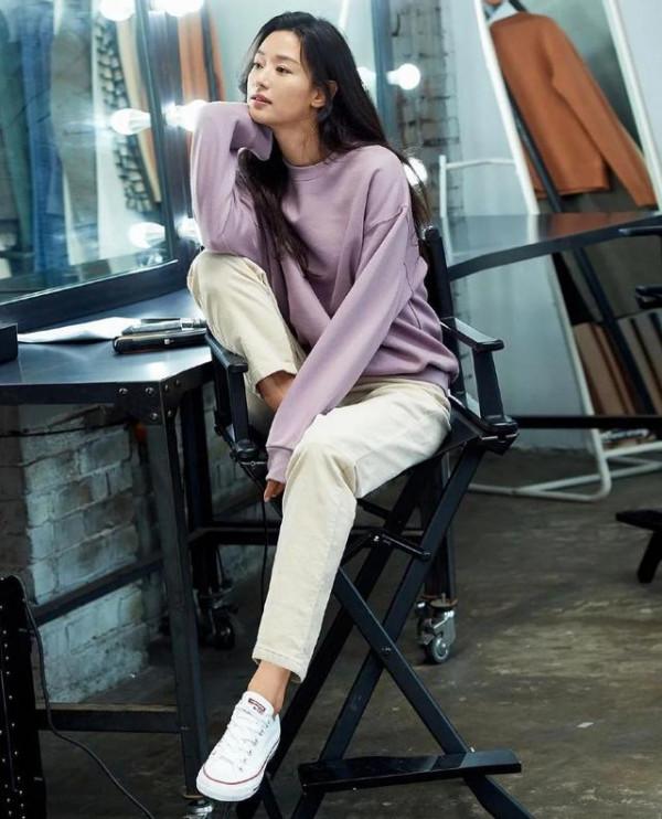 全智賢換了髮型更有氣場,穿一身黑秀身材,有誰不心動 全智賢換了髮型更有氣場,穿一身黑秀身材,有誰不心動