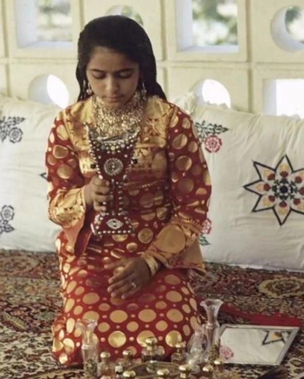 迪拜大王妃：20箱珠寶娶進門，生12子42年不露面，哈雅都沒她受寵