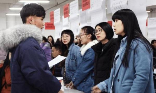 學姐張美玉近況曝光，“躲”在家裡不敢上網，網友表示有些心疼