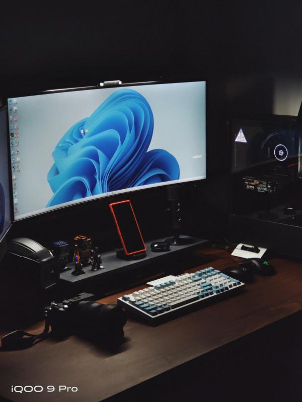 一個數碼博主的桌面2022分享，麻雀雖小五臟俱全