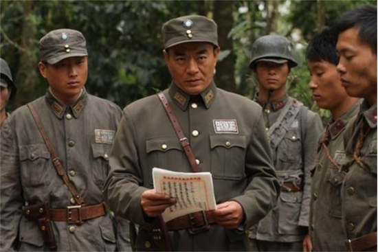 紅軍時期就是軍政委,十幾年後卻成師級幹部,大授銜時難倒羅榮桓 紅軍時期就是軍政委,十幾年後卻成師級幹部,大授銜時難倒羅榮桓