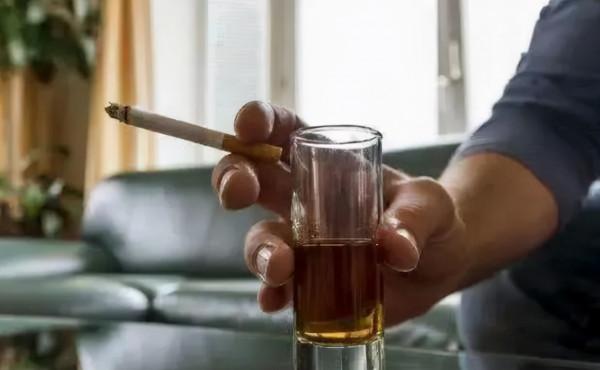 喝啤酒與喝白酒,對肝臟有何不同?看完你就知道答案了 喝啤酒與喝白酒,對肝臟有何不同?看完你就知道答案了