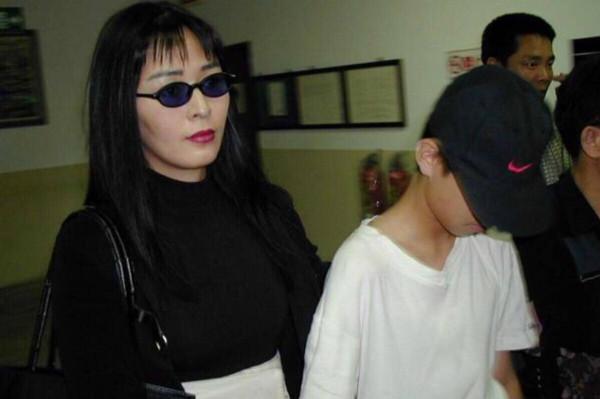 欠王祖賢的婚姻、私生子沒得到的愛，齊秦都給了現任和一雙兒女