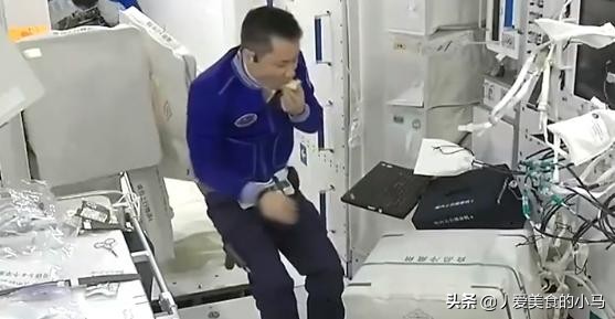 天宮三人回家過中秋,聽到聶海勝喜愛的食物後,網友:這面要火了 天宮三人回家過中秋,聽到聶海勝喜愛的食物後,網友:這面要火了