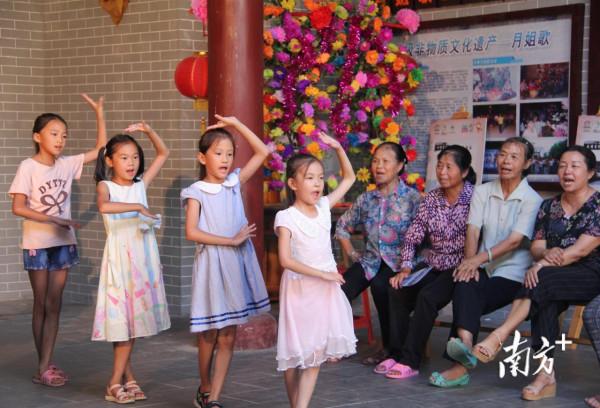 嶺南人的中秋開啟方式｜朝著月亮拜個禮，美食裡藏著中秋密碼