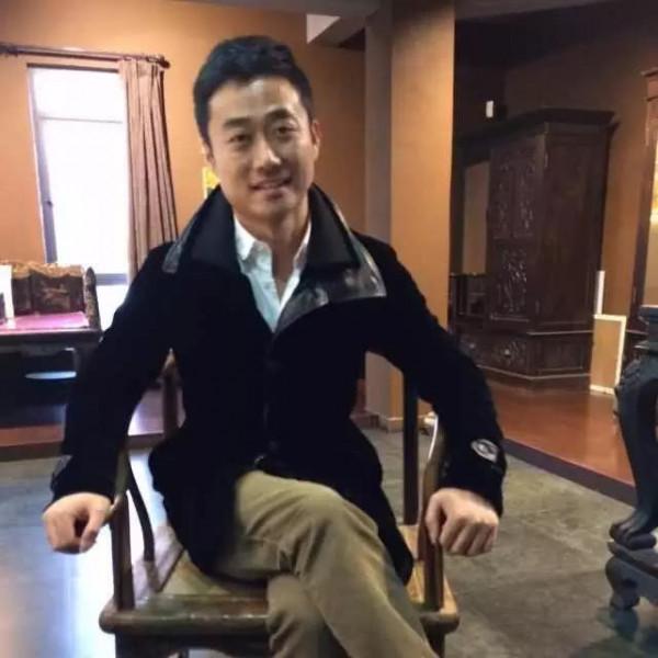 河南出現一位厚道的富豪,他靠零食賺640億,拿出一半分給哥哥 河南出現一位厚道的富豪,他靠零食賺640億,拿出一半分給哥哥