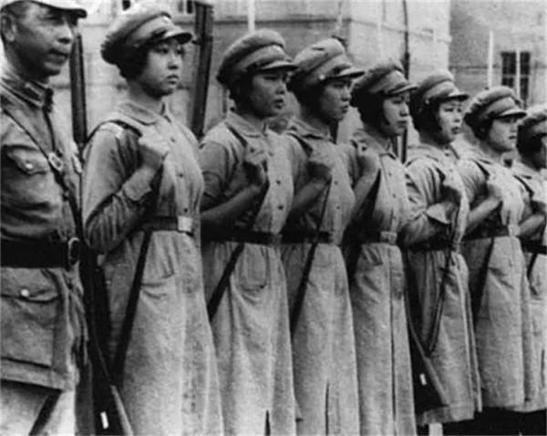 她是陳賡的恩人，與周總理扮過情侶，陳賡說“沒有她就沒有我”