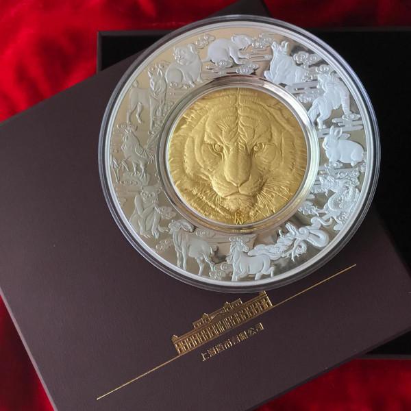 朱熙華大師傾力打造 虎年銀鑲金盤預售火爆 好評如潮 朱熙華大師傾力打造 虎年銀鑲金盤預售火爆 好評如潮