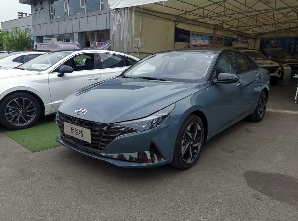 解析第七代伊蘭特,標配倒車影像+8英寸大屏,油耗僅5.3L 解析第七代伊蘭特,標配倒車影像+8英寸大屏,油耗僅5.3L