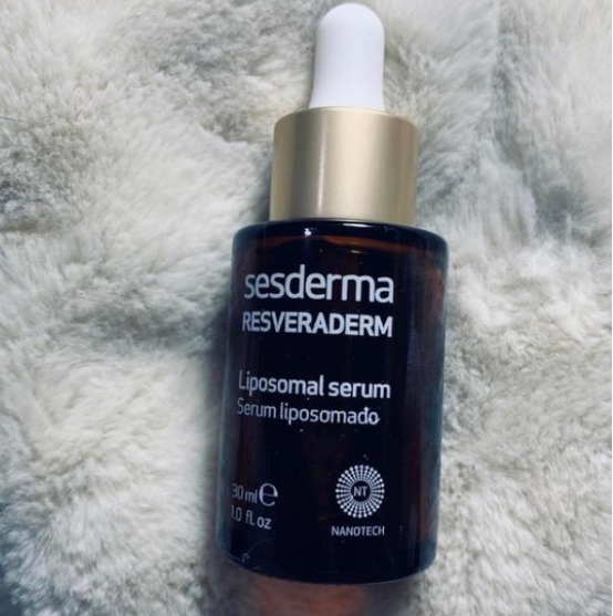 再見了皺紋，這幾款護膚品從內到外保養面板，面板白嫩得像小姑娘