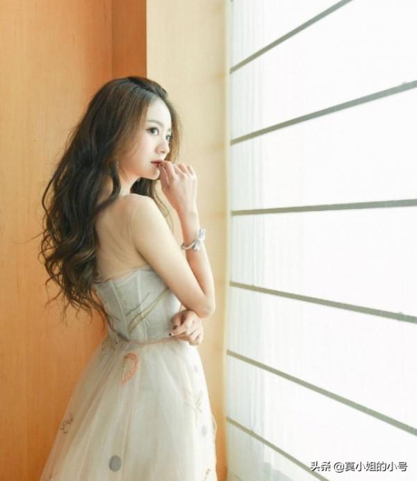 娛樂圈公認的7位富二代女星：最大的42歲，姚安娜想靠演技出圈