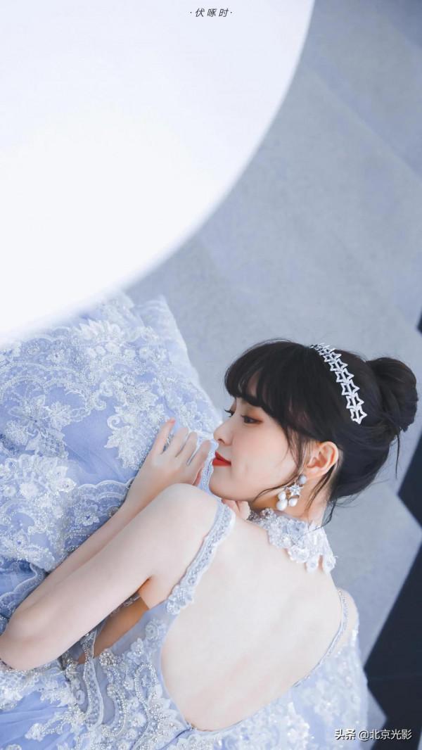 唐嫣這一身蕾絲露藍色紗長裙真美