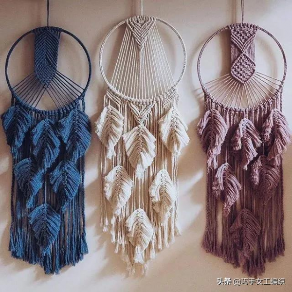 用剩餘的棉繩編了幾片葉子，組合起來簡直美翻了，鄰居都要學起來