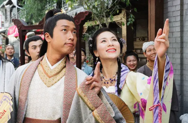 新古裝劇侮辱觀眾智商？來看看18年前的TVB劇，女扮男裝堪比整容