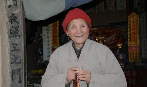 王芝霞:中年頓悟歸隱終南山,45年不見家人,自稱能與佛祖對話 王芝霞:中年頓悟歸隱終南山,45年不見家人,自稱能與佛祖對話