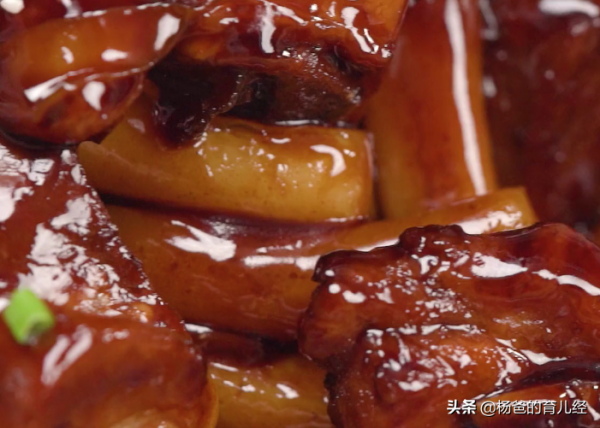 居家分享排骨炒年糕的好吃做法,醬香濃郁又美味,孩子特別愛吃 居家分享排骨炒年糕的好吃做法,醬香濃郁又美味,孩子特別愛吃