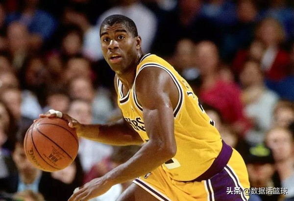 隆多生涯11次20+助攻，納什9次，魔術師32次，而保羅是這資料