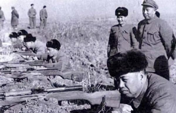 一座縣城許世友打了16天沒攻下來,一小班長出了個主意收奇效 一座縣城許世友打了16天沒攻下來,一小班長出了個主意收奇效