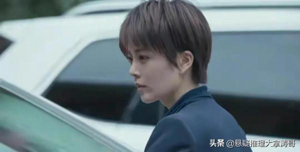 《也平凡》確實很平凡：女隊長的緊身衣、高跟鞋讓我如鯁在喉