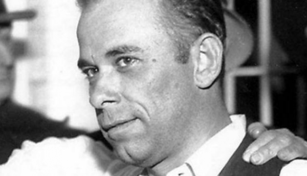 24次搶劫銀行，4次打劫警察局，竟曾被美國人當做“英雄”