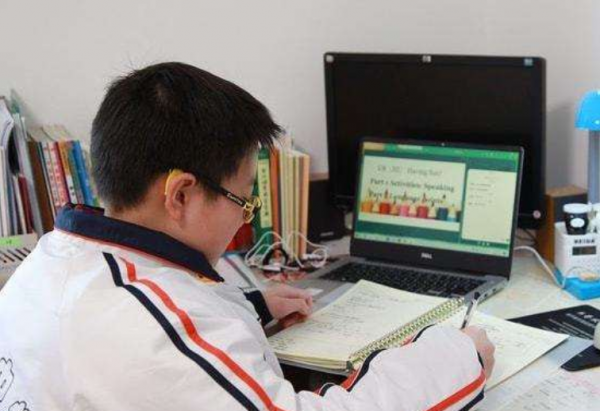 西安多地學校釋出停課通知,學生開啟線上學習,寒假提前到來了? 西安多地學校釋出停課通知,學生開啟線上學習,寒假提前到來了?