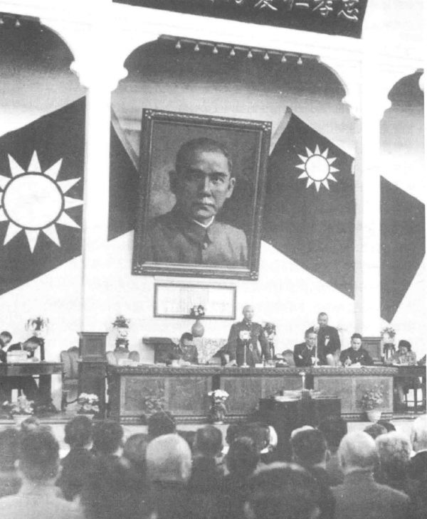 1934年，一女學生放棄明星夢，最終成了潛伏在蔣介石身邊的聽風者