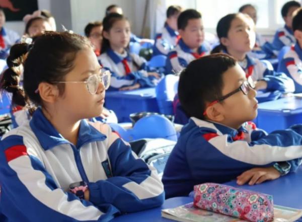 &OpenCurlyDoubleQuote;你家孩子跟不上&rdquo;，一年級沒學過拼音，老師一週內勸退三次