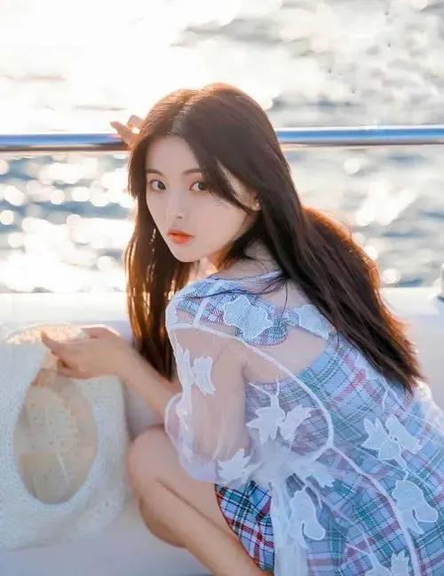 青年小花的靈氣來源 自然、世界、宇宙都是一刻也不停頓