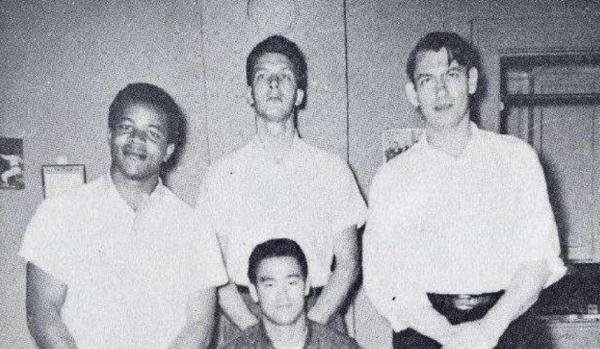 47年前，李小龍慘死在丁佩的床上，背後的原因不止猝死那麼簡單