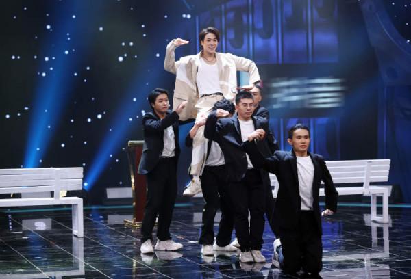 沈騰亮相《蒙面舞王》盛典之夜，容祖兒、黃聖依、贊多等全員揭面表演