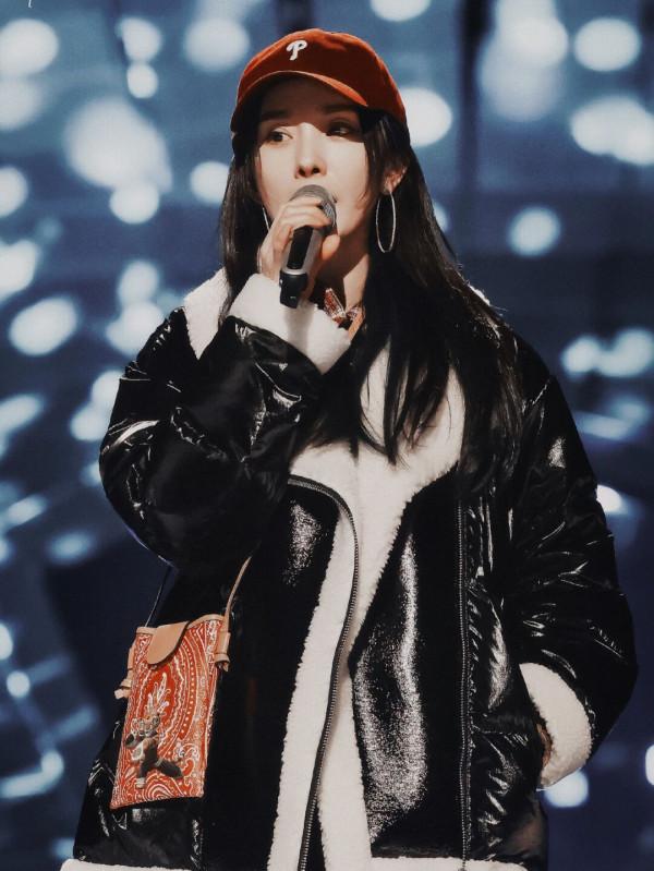 楊冪跨年彩排｜時髦精的保暖穿搭