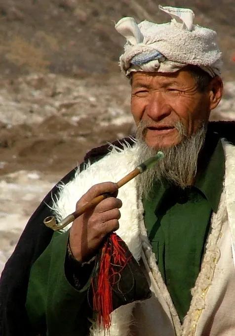 1947年，胡宗南向陝北發動重點進攻，一陝北老漢說：我給你們帶路