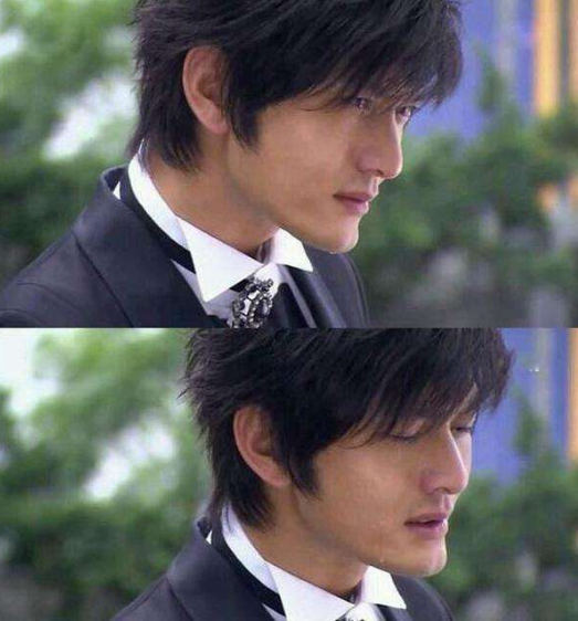 滿臉褶子、眼神猥瑣，明明都這麼老了，就別硬尬“少年感”了