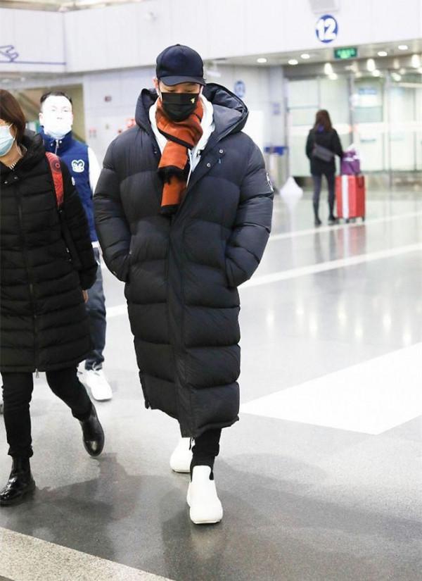 狗仔之母查小欣發文，提及黃曉明楊穎離婚的訊息，還談到了陳偉霆