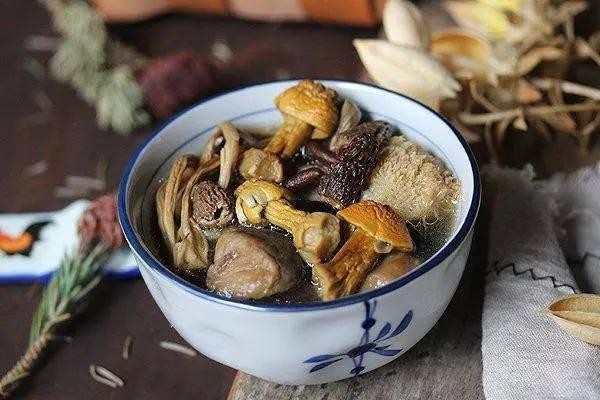 提醒：3種食物，或成為面板衰老“催化劑”，勸你平時少吃點
